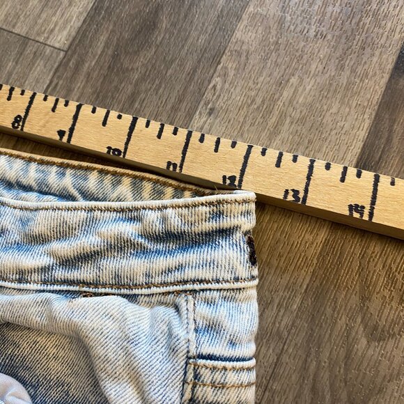 Material Girl Light Wash Butterfly Distressed Jeans Size 3 - Picture 6 of 8